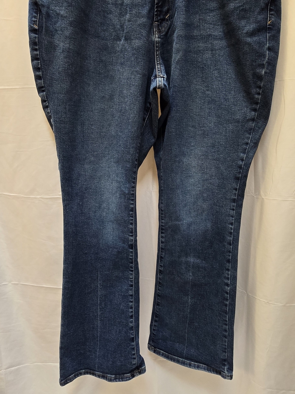 a.n.a. Size 20W High Rise Bootcut Jeans